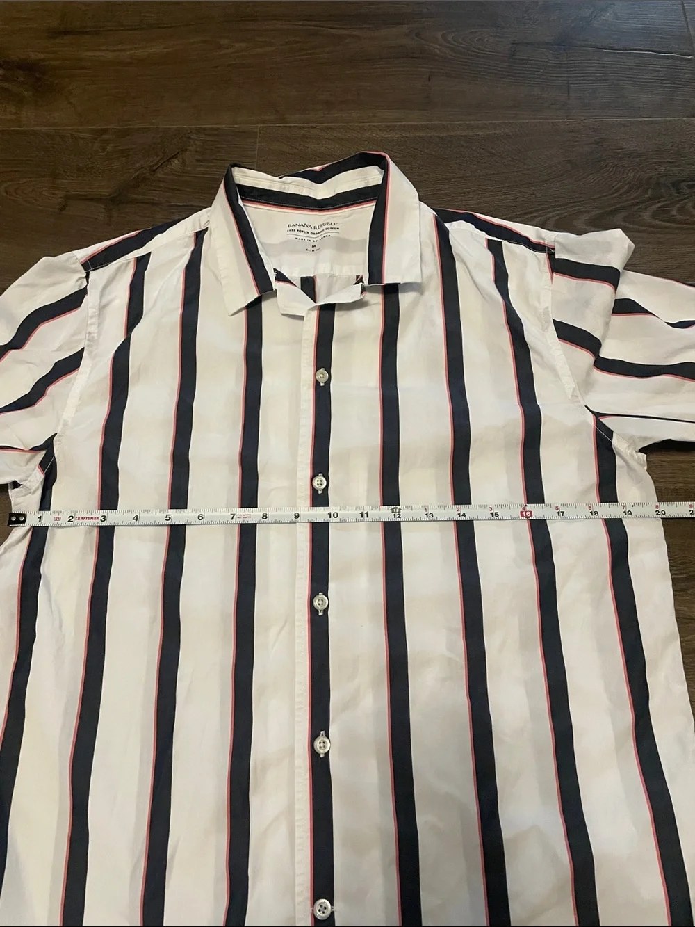 Banana Republic White Short-Sleeve Button up Shirt w/ Navy & Pink Stripes Medium